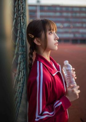 18岁性感女王的性丑闻_超清高清完整版